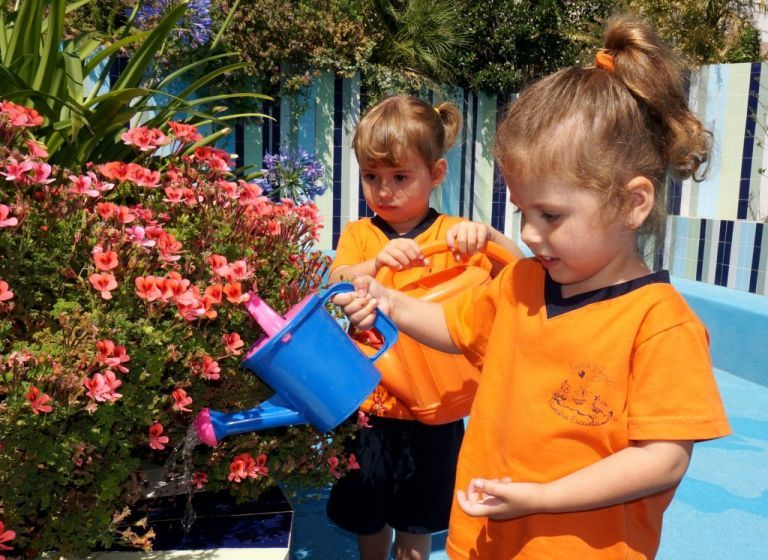 Nuestra Escuela Garabatos jardinería