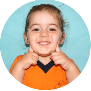 Nuestra Escuela Garabatos niña feliz