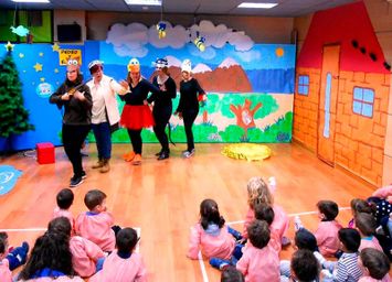 Nuestra Escuela Garabatos clase divertida